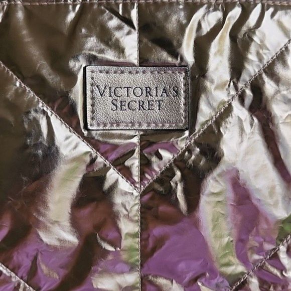 Victoria Secret a light rosegold tone quilted metallic long tote - Picture 2 of 9